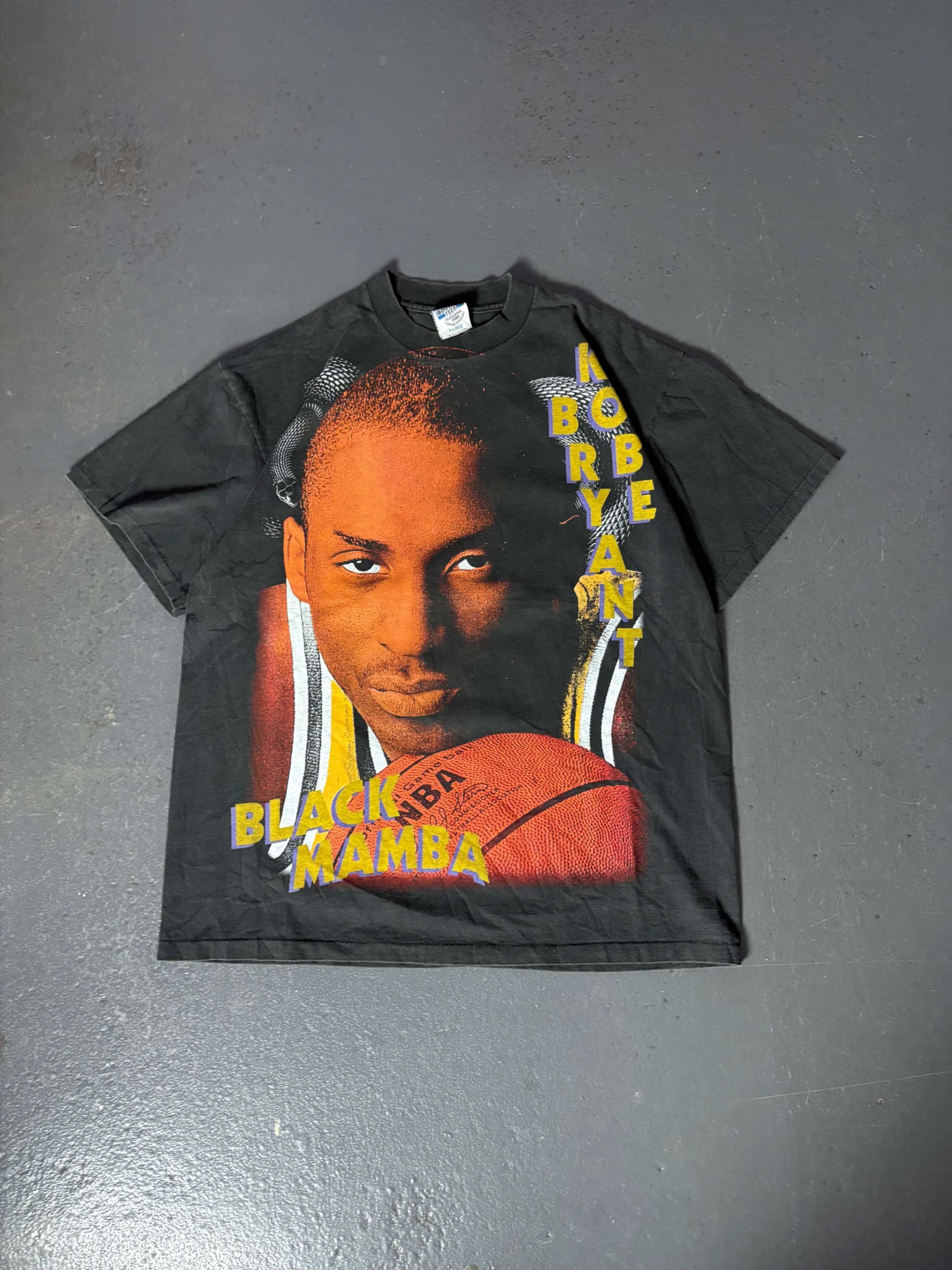 Black Bootleg Kobe Bryant T-shirt - L