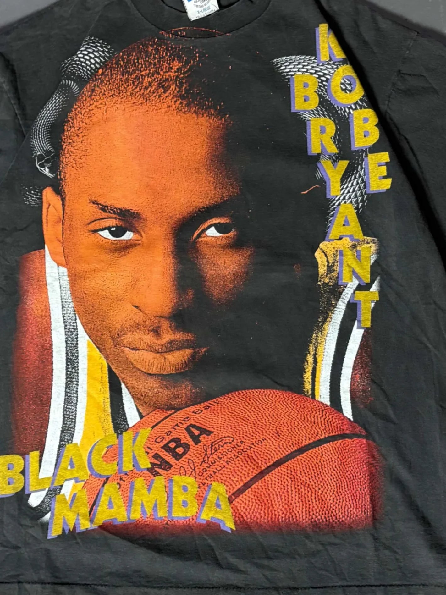 Black Bootleg Kobe Bryant T-shirt - L