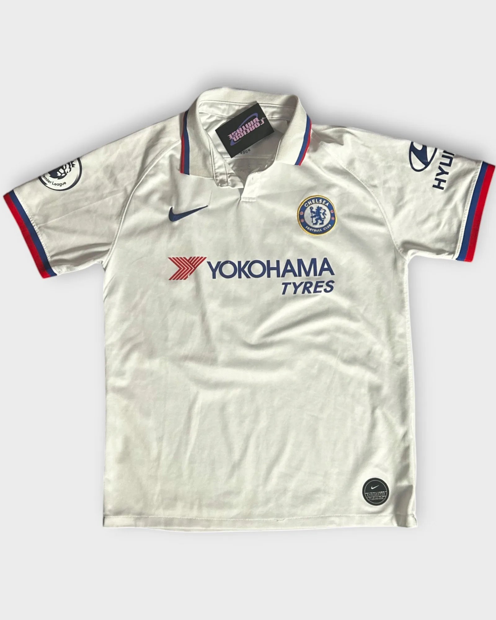 White Nike Chelsea Soccer Jersey - M