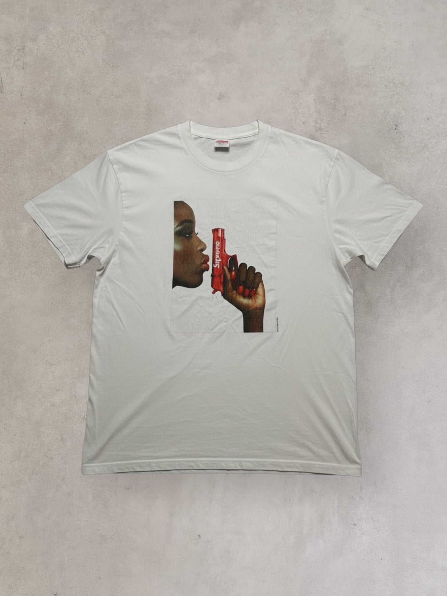 Supreme T-shirt – Photo Print Red Gun Graphic