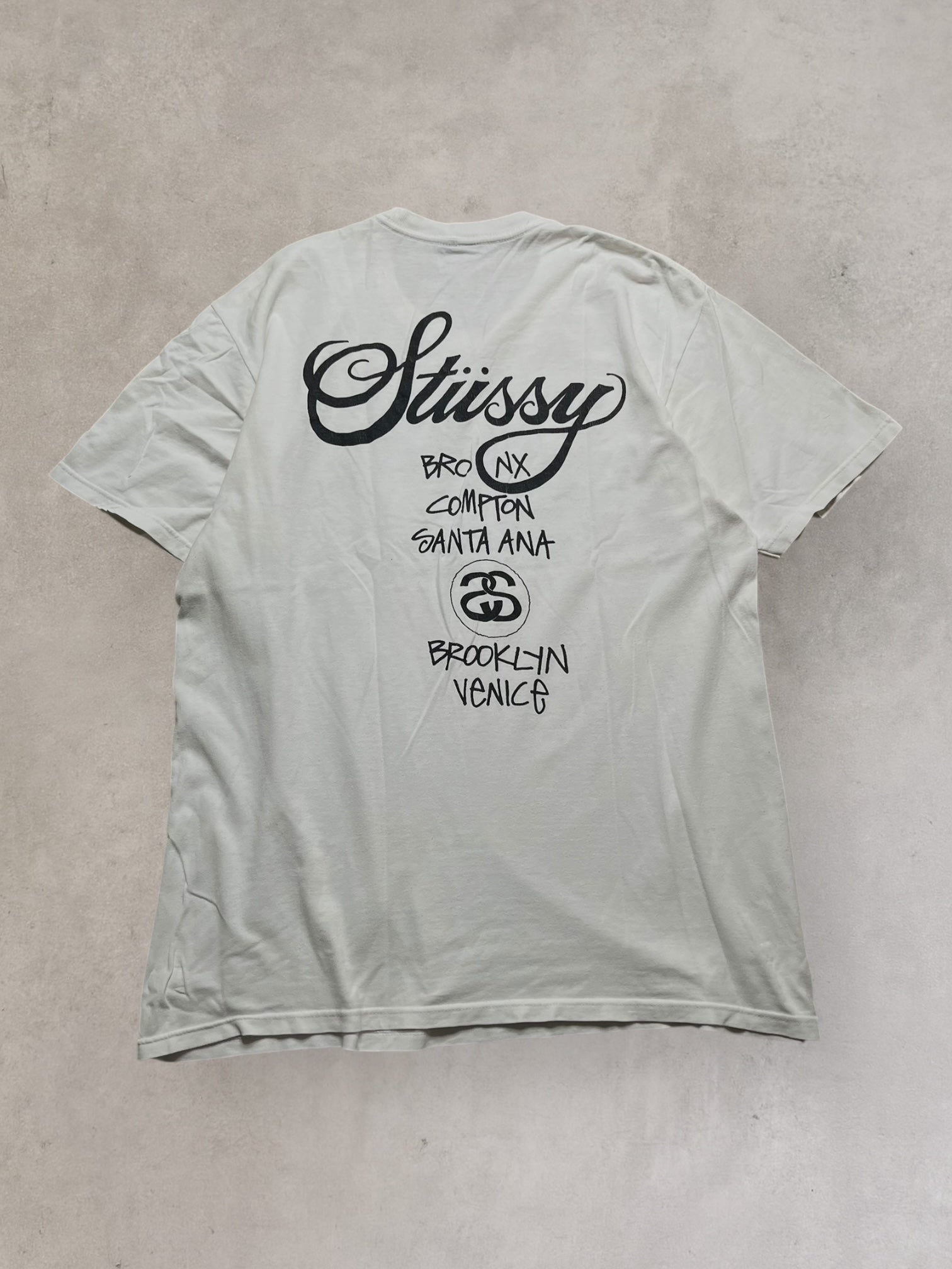 Stüssy T-shirt – Classic Cities Back Print